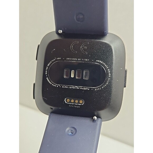 Fitbit Versa FB504 Smartwatch Fitness Heart Rate Bluetooth Extr Bands No Charger - Picture 9 of 11